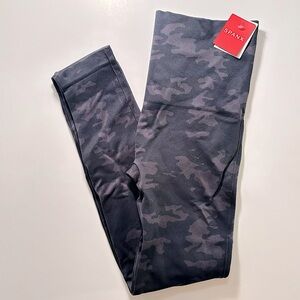 NWT Spanx Look At Me Now Leggings Black Camo Size L